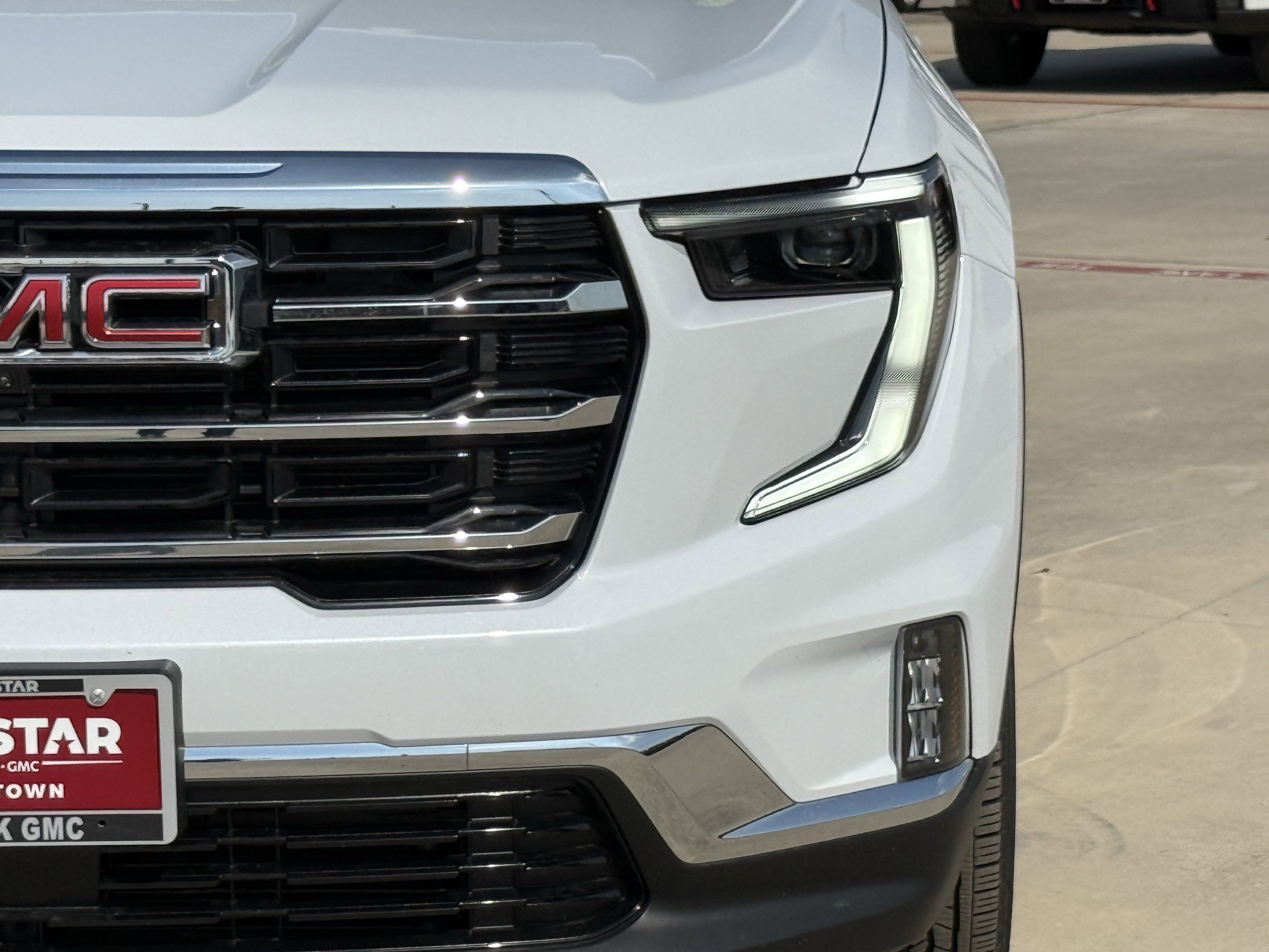 New 2026 Glacier White Tricoat GMC Elevation image 8