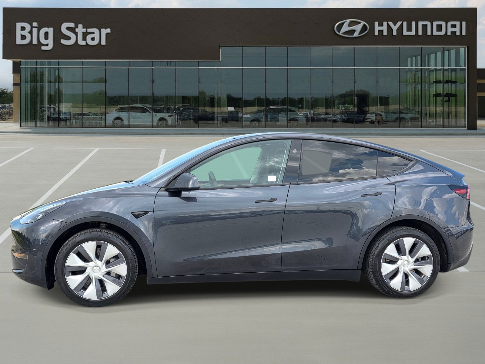 Used 2024 Tesla Model Y Long Range with VIN 7SAYGDEE7RA227369 for sale in Friendswood, TX