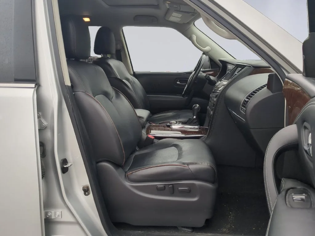 Used 2019 Silver Nissan SL image 19