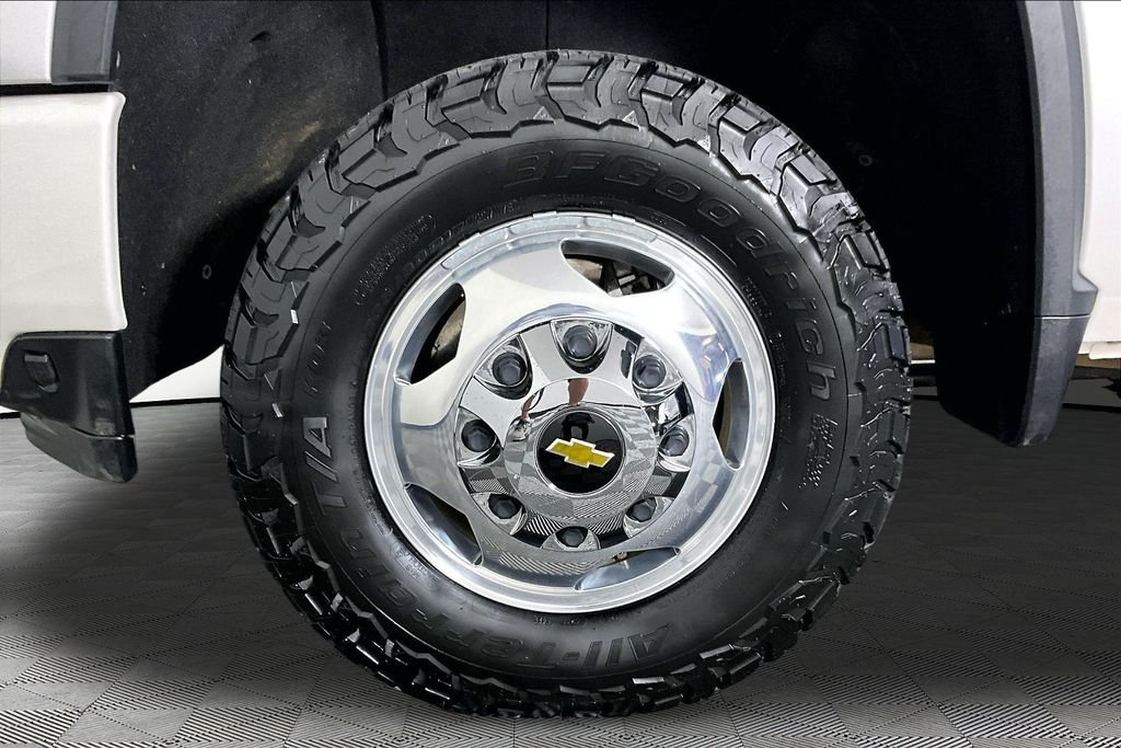 Used 2021 White Chevrolet High Country image 32