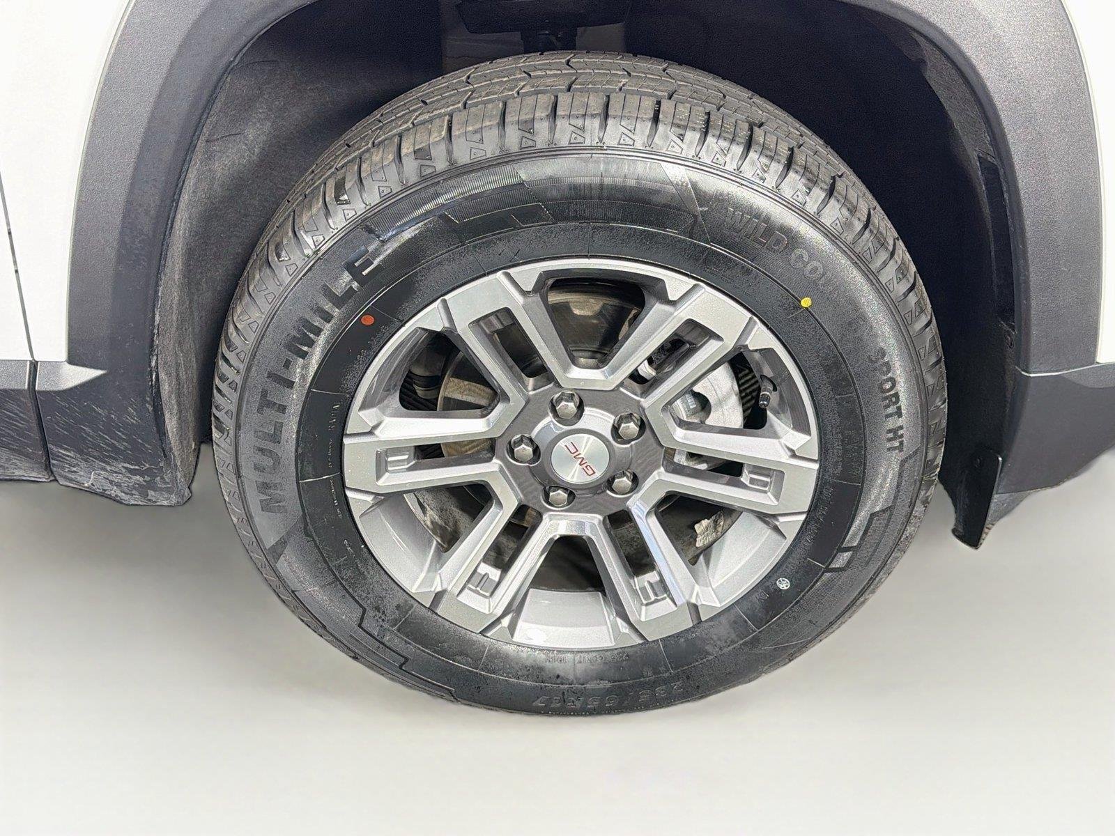 Used 2026 Summit White GMC Elevation image 37