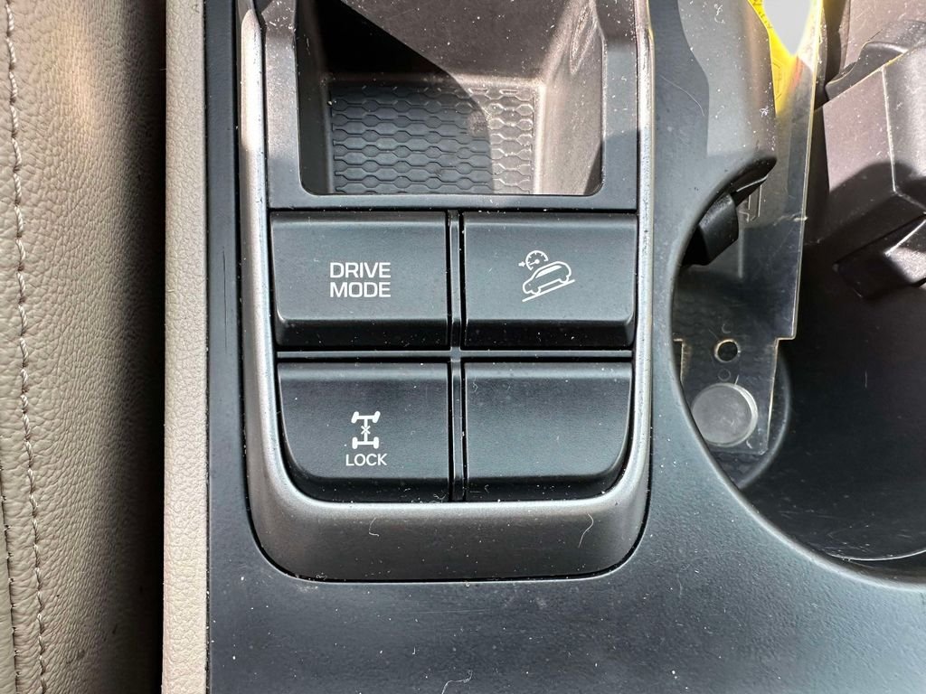 Used 2018 Black Hyundai SEL Plus image 24