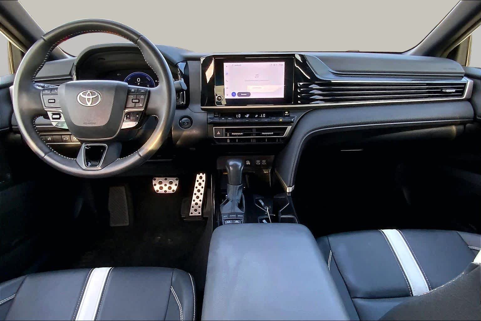 Used 2025 Ice Cap Toyota SE image 15