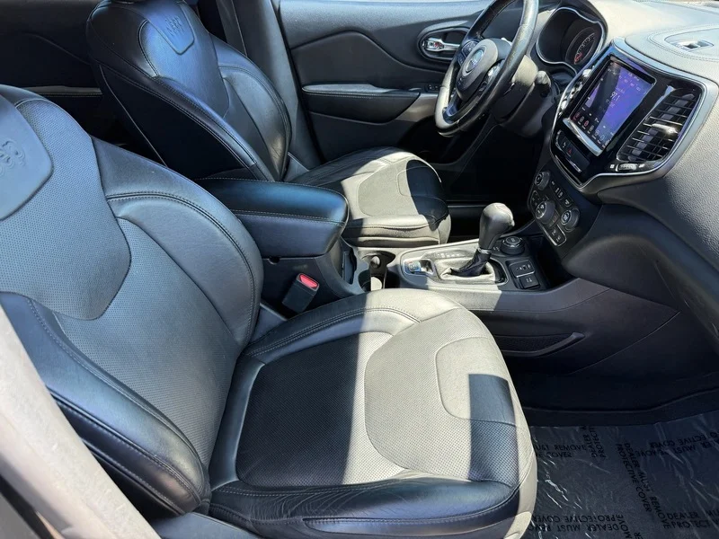 Used 2019 Diamond Black Cry Jeep Limited image 19