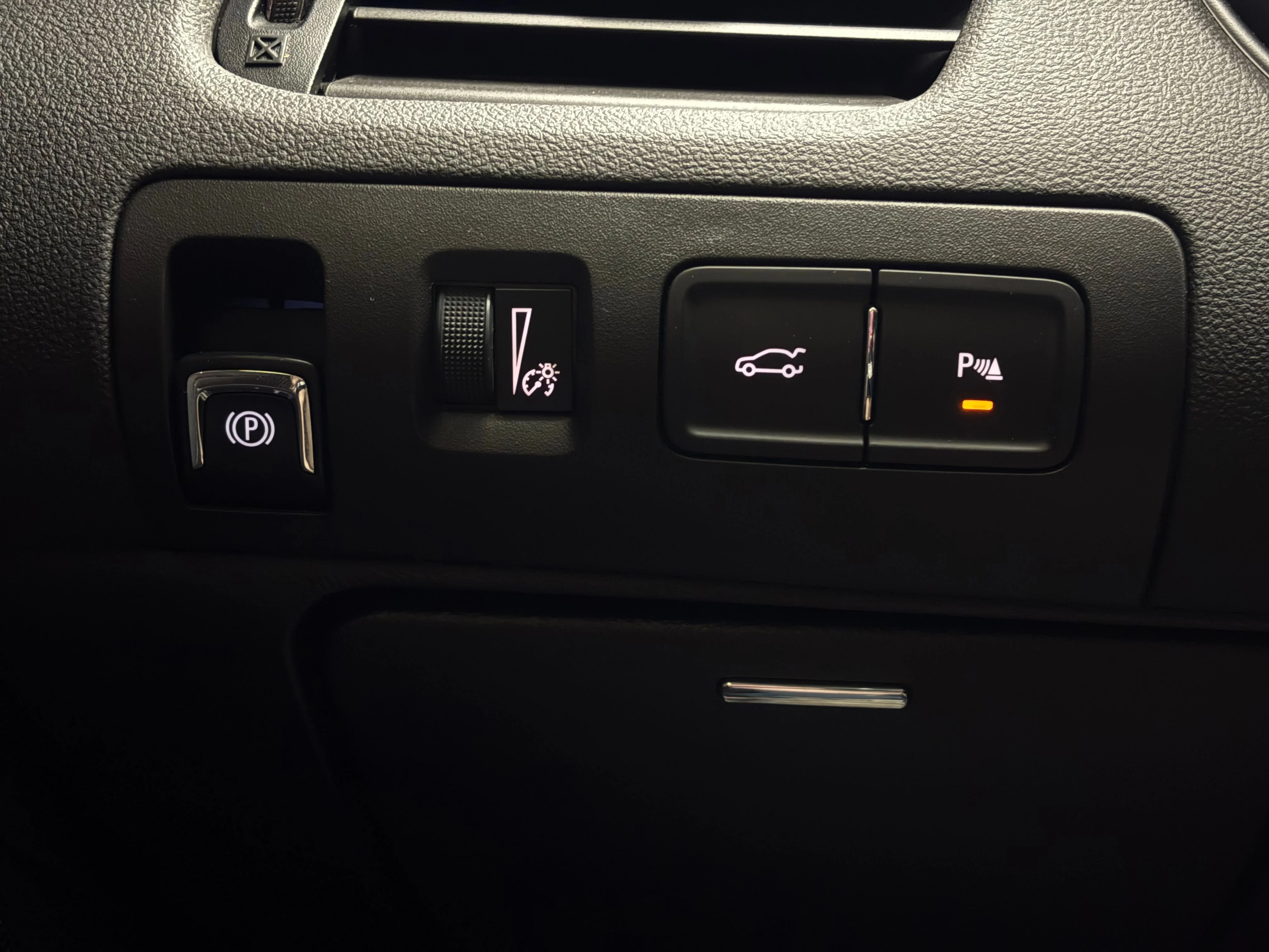 Used 2018 BLACK Chevrolet Premier image 23