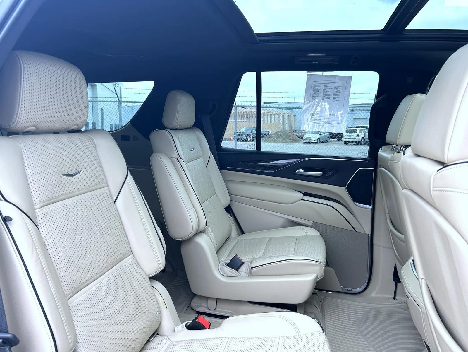 Used 2021 White Cadillac Premium Luxury image 20