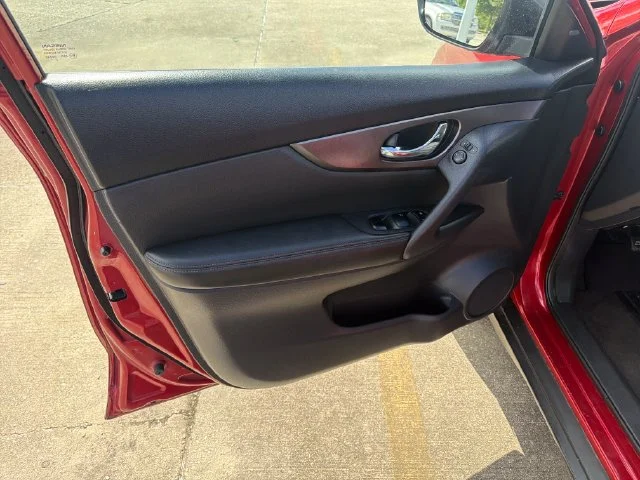 Used 2016 Red Nissan SV image 12