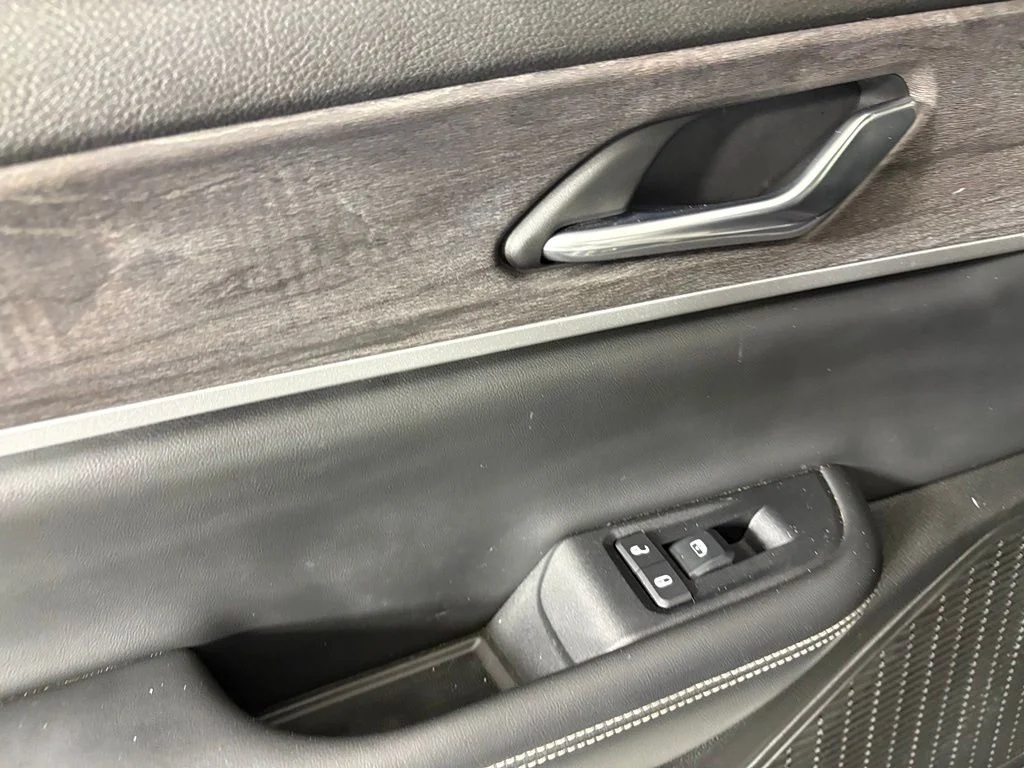 Used 2024 Silver Jeep Limited image 38