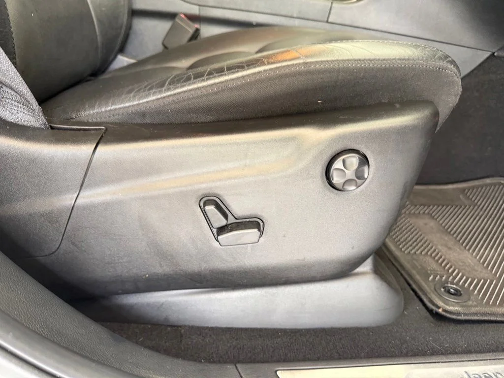 Used 2020 White Jeep Limited image 30