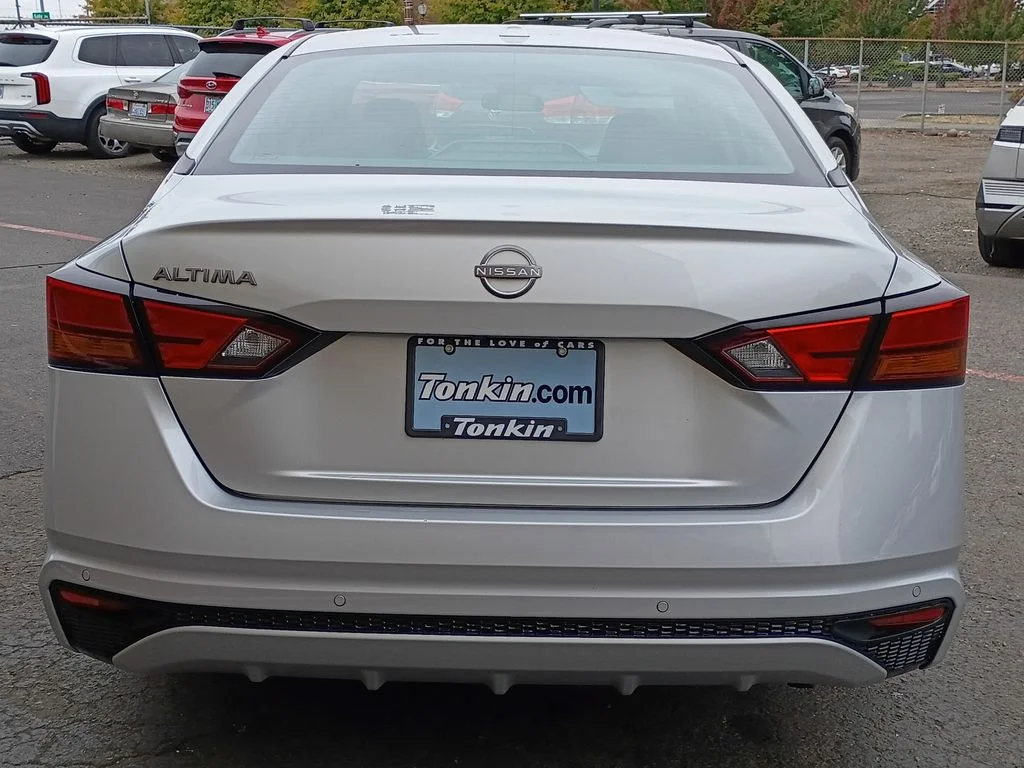 Used 2025 Brilliant Silver Metallic Nissan 2.5 SV image 7