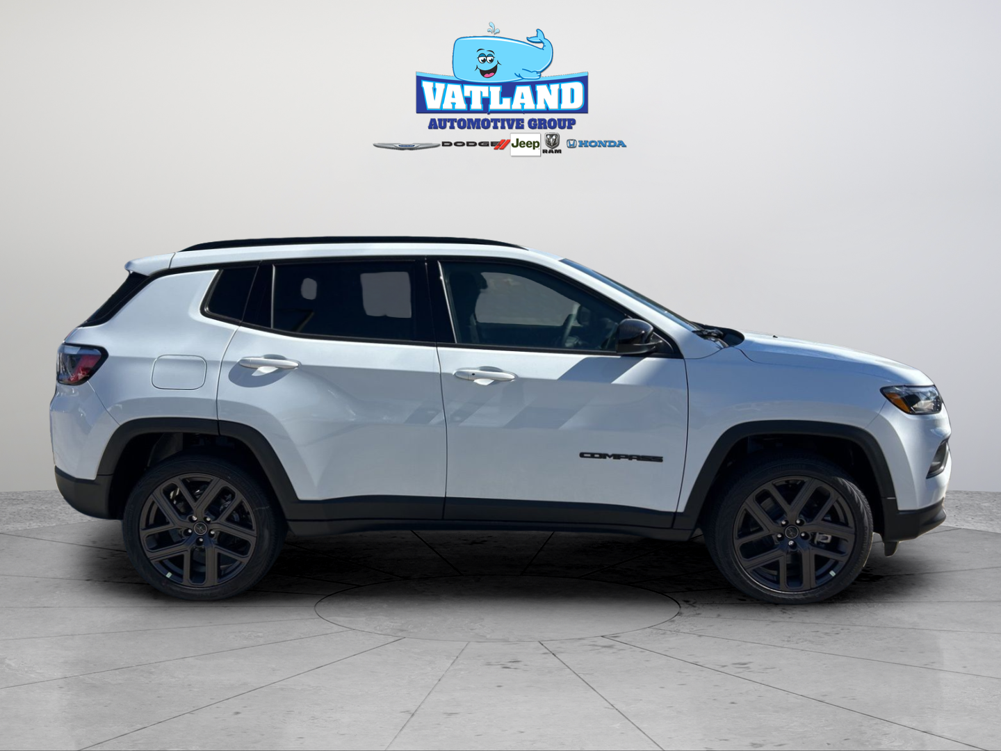 New 2026 Bright White Clear-Coat Exterior Paint Jeep Latitude image 6