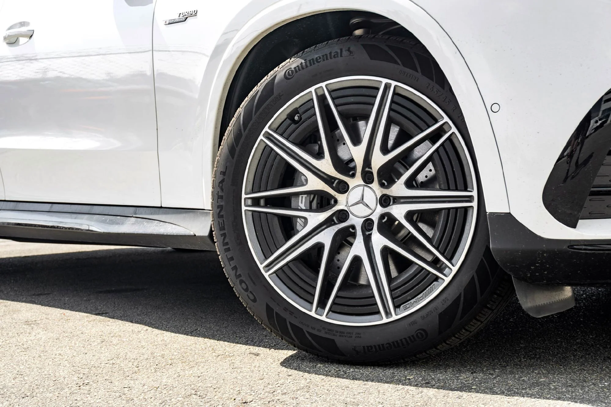 New 2025 Manufaktur Moon Mercedes-Benz AMG® GLC 63 S E Performance image 2