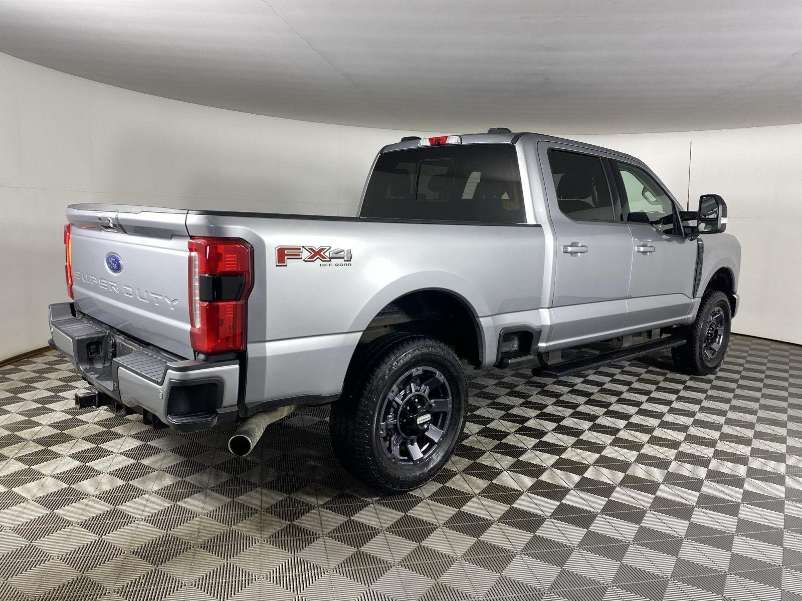 Used 2024 Iconic Silver Ford LARIAT image 9