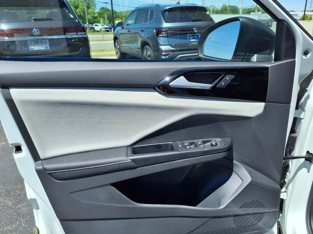 New 2026 Pure White Volkswagen 1.5T S image 7
