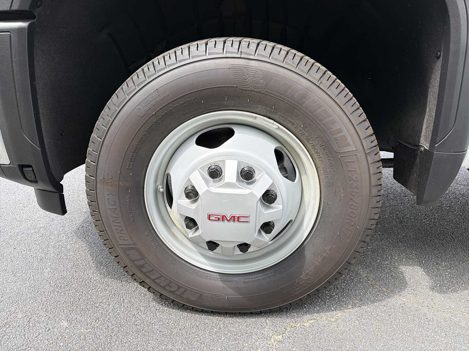 2026 GMC Sierra 3500HD Pro - Photo 9