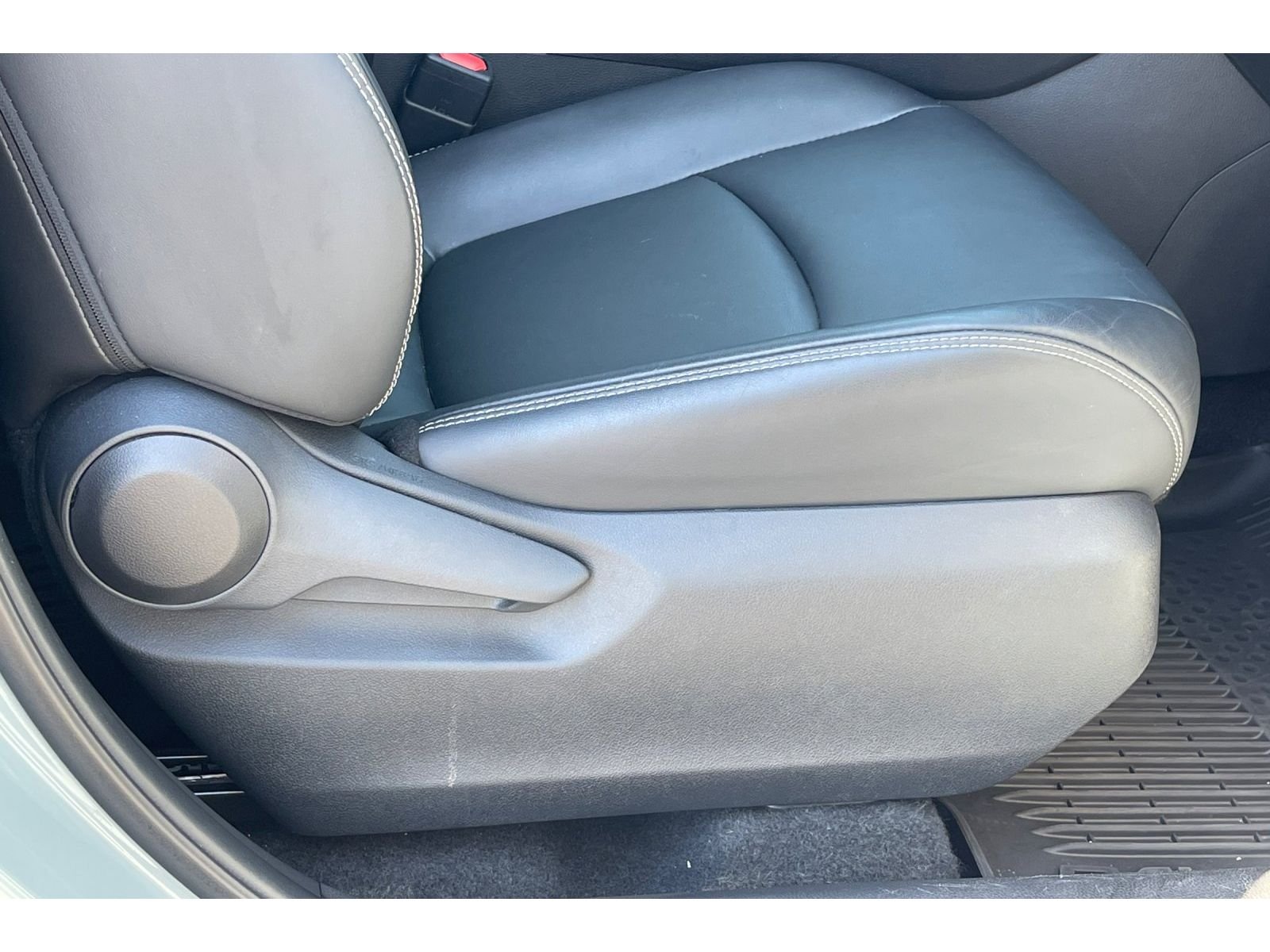 Used 2022 Lunar Rock Toyota XLE Premium image 24