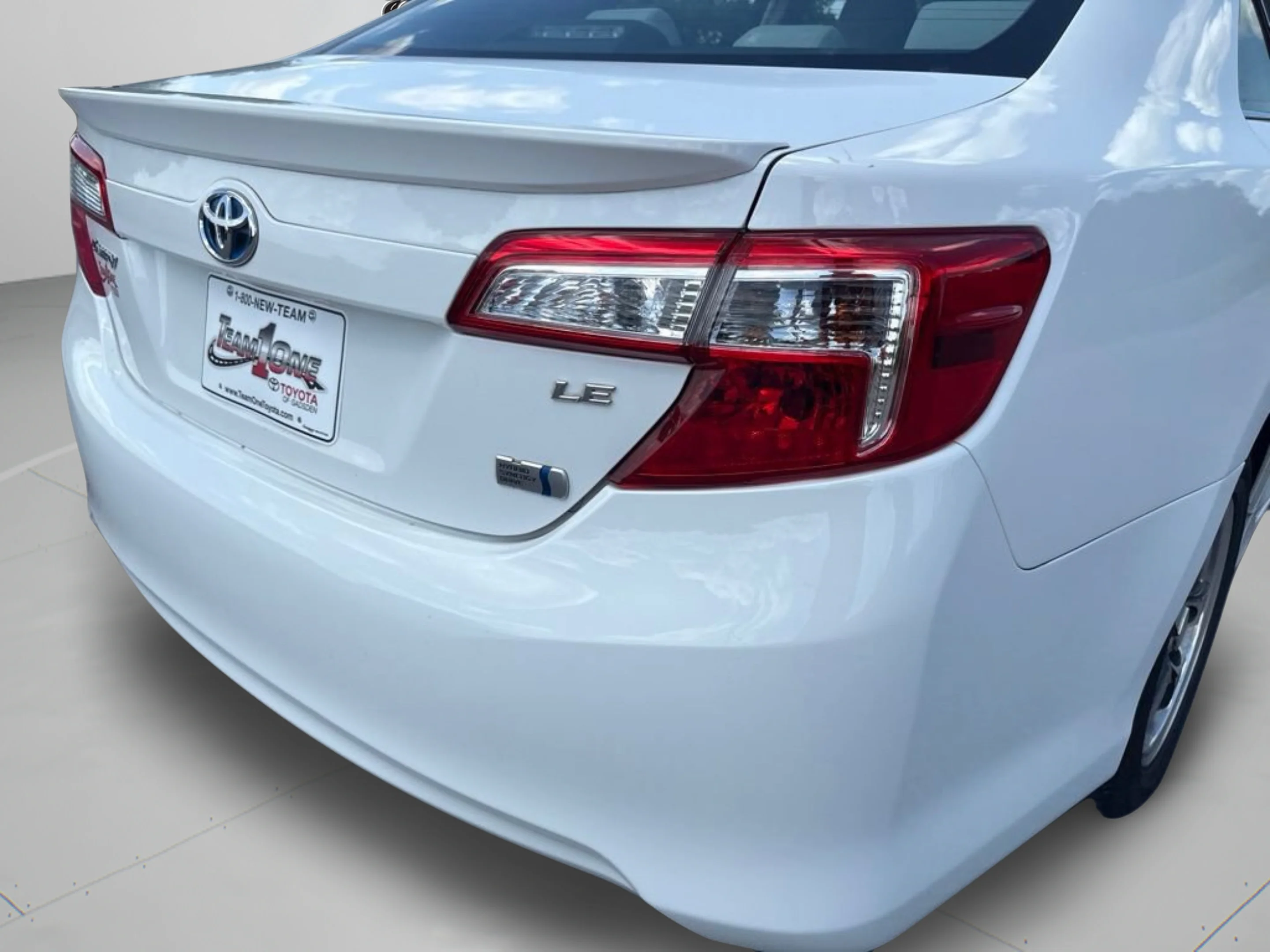 Used 2012 Super White Toyota LE image 31