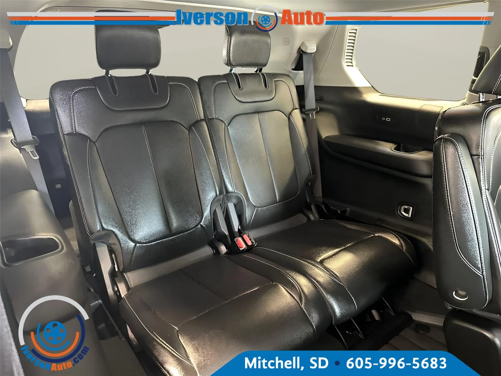 Used 2023 Diamond Black Crystal Pearlcoat Jeep Limited image 33
