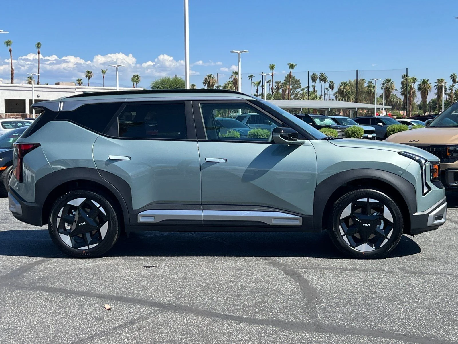 New 2027 Green Kia EX image 2