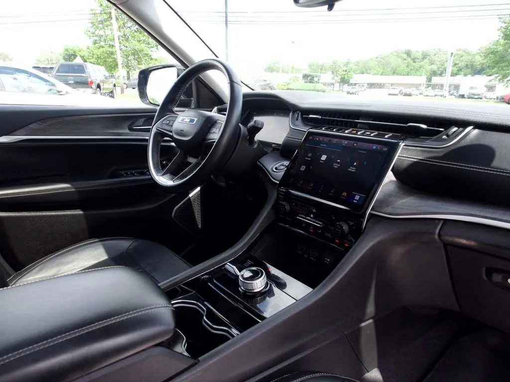 Certified Used 2022 Black Jeep Limited 4x4 image 40