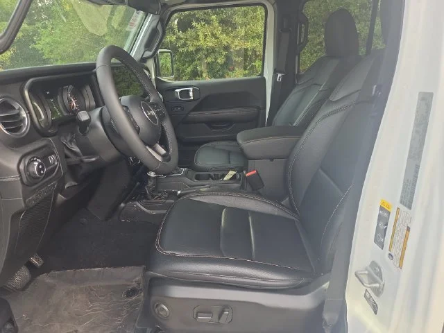 Used 2025 White Jeep High Tide image 9