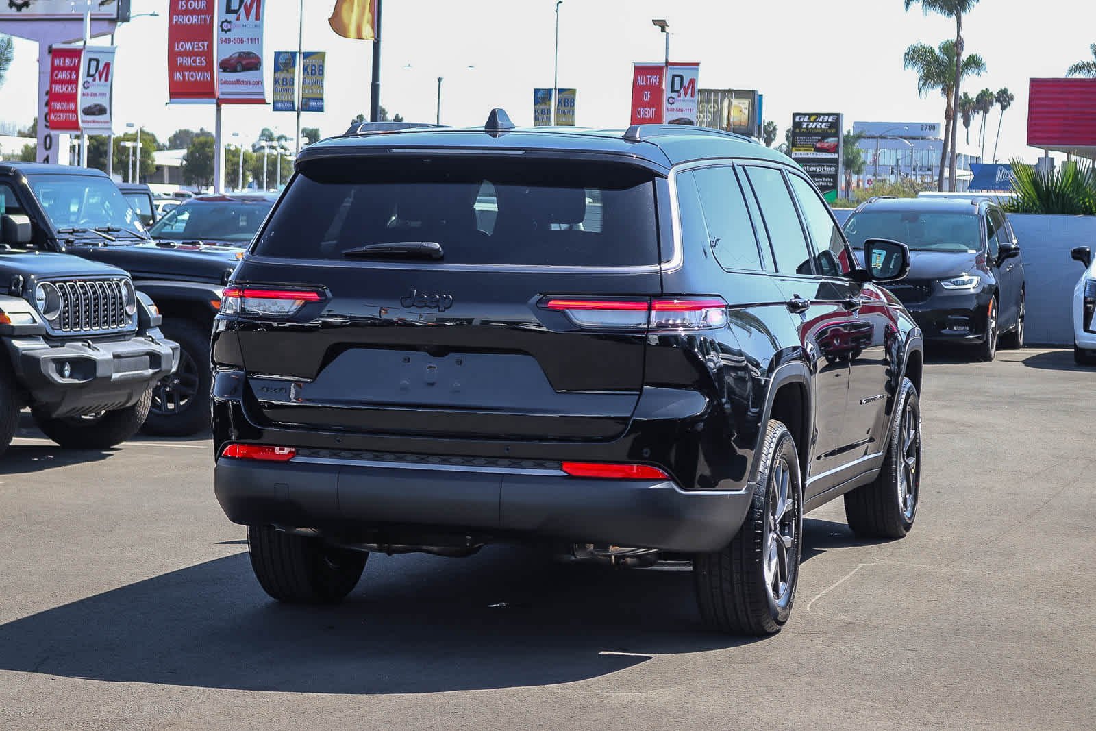 New 2027 High-Gloss Black Paint Jeep Laredo Altitude image 4