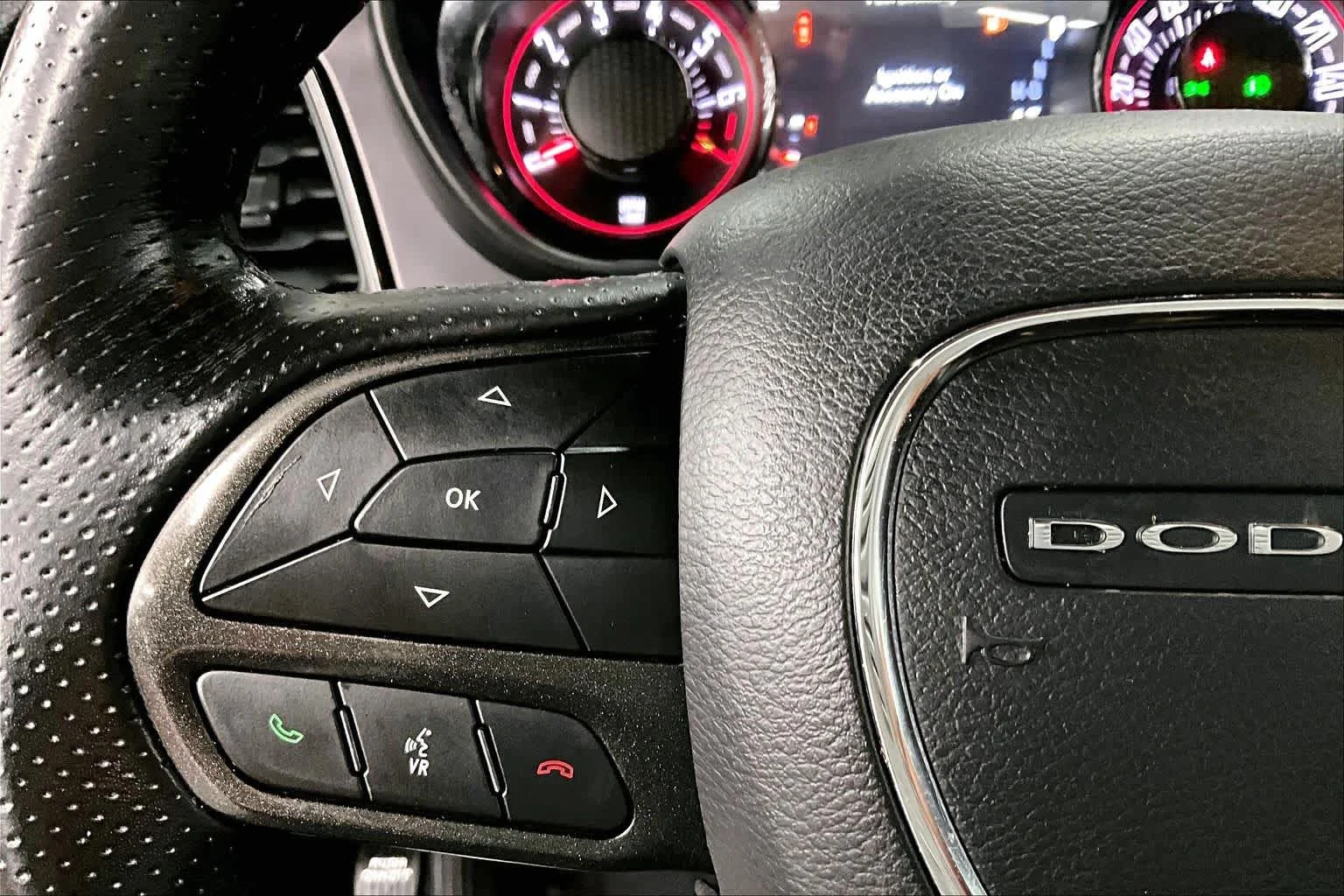 Used 2023 Granite Pearlcoat Dodge SXT image 21
