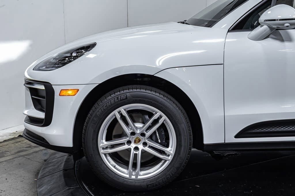2025 Porsche Macan - Photo 21
