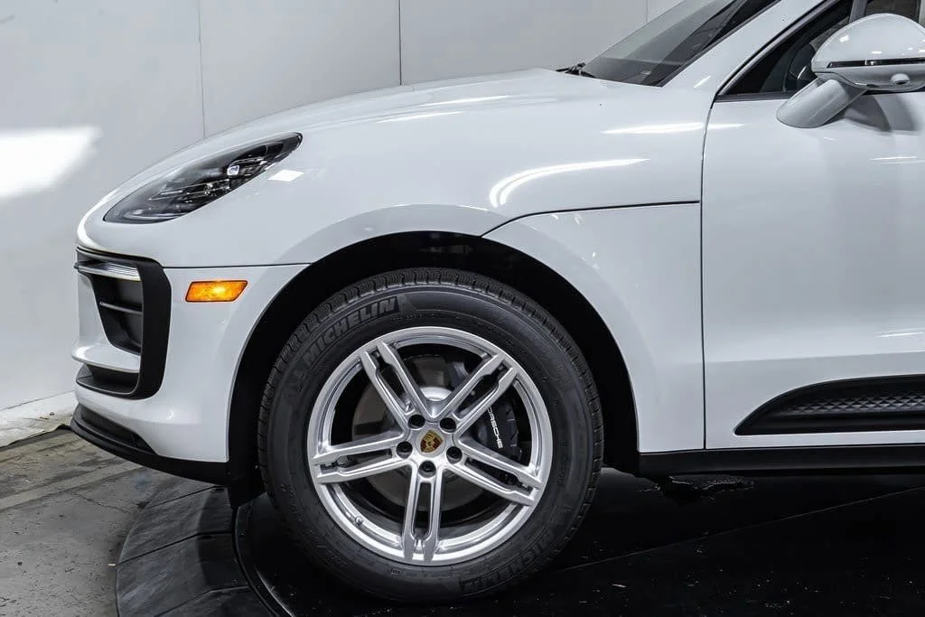 2025 Porsche Macan - Photo 21