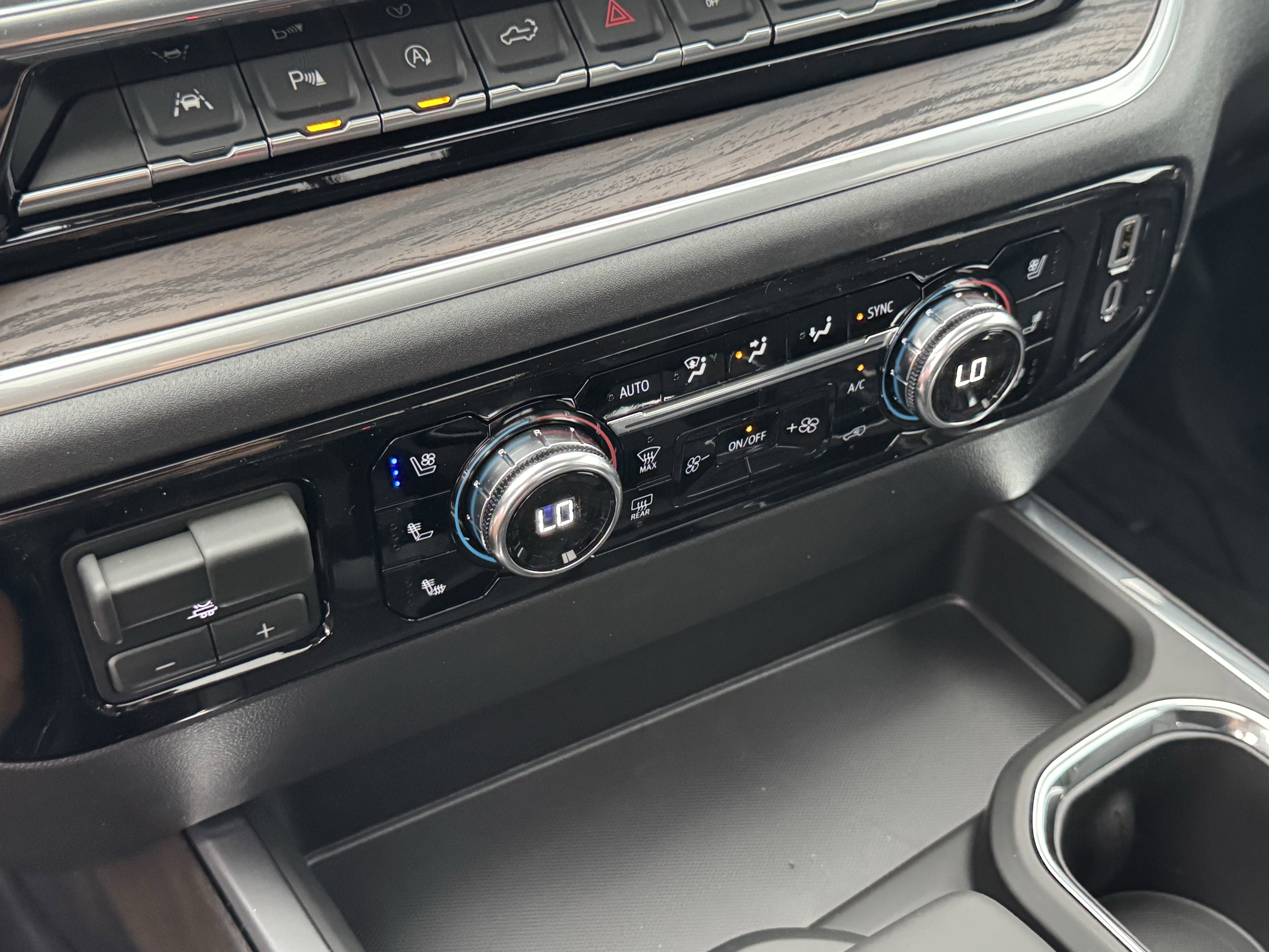 2026 GMC Sierra 1500 SLT - Photo 17