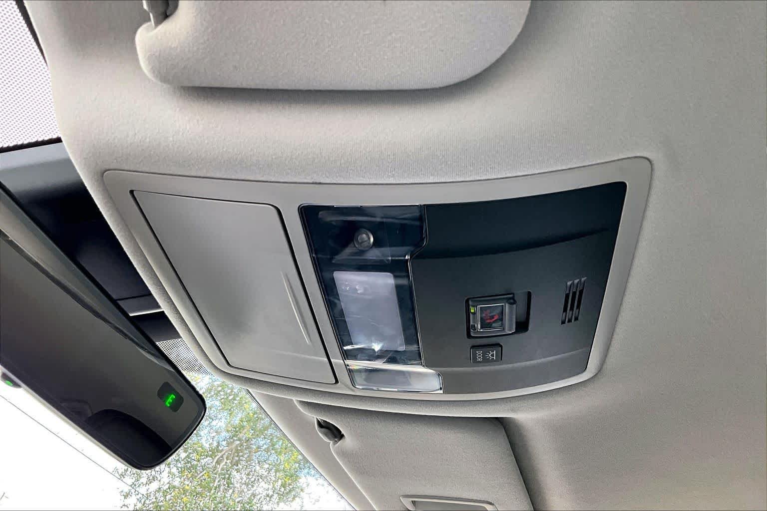 Used 2022 Nori Green Pearl Lexus  image 32