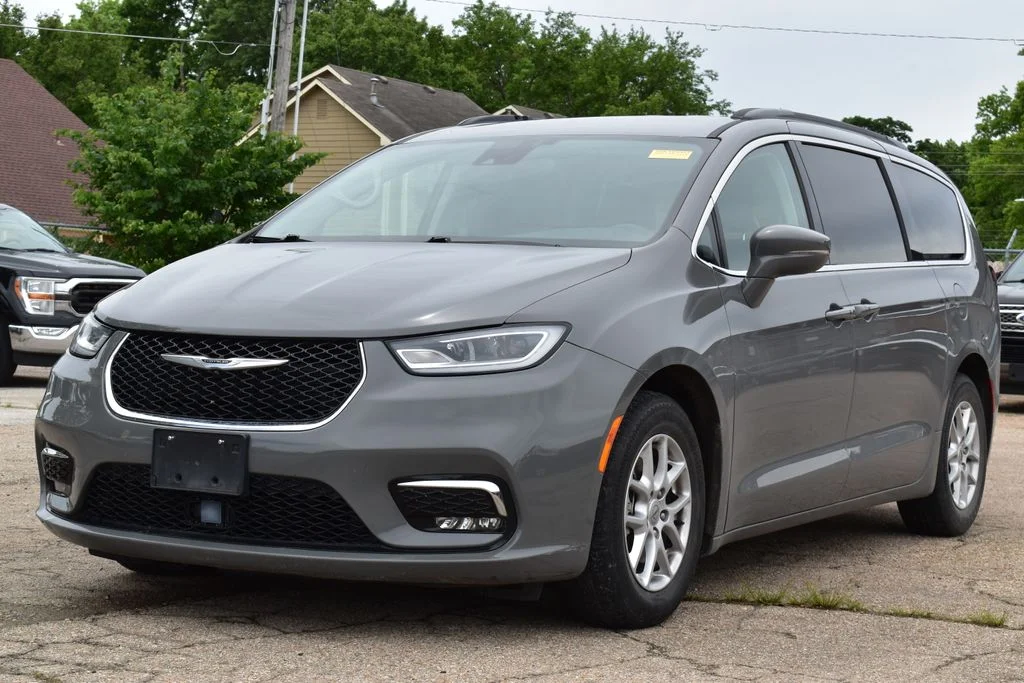 2022 Chrysler Pacifica Touring L's photo