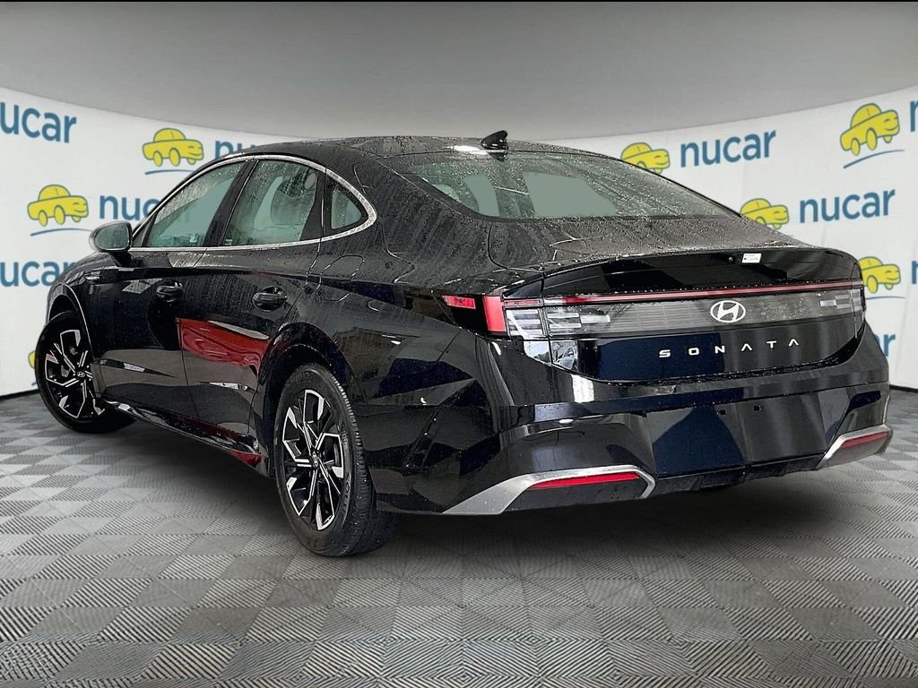 Used 2025 Black Hyundai SEL image 4