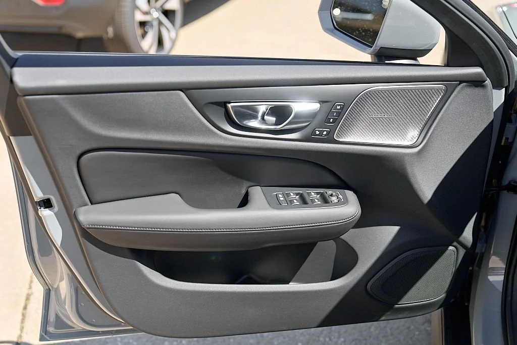 New 2026 Vapour Grey Volvo Plus image 10