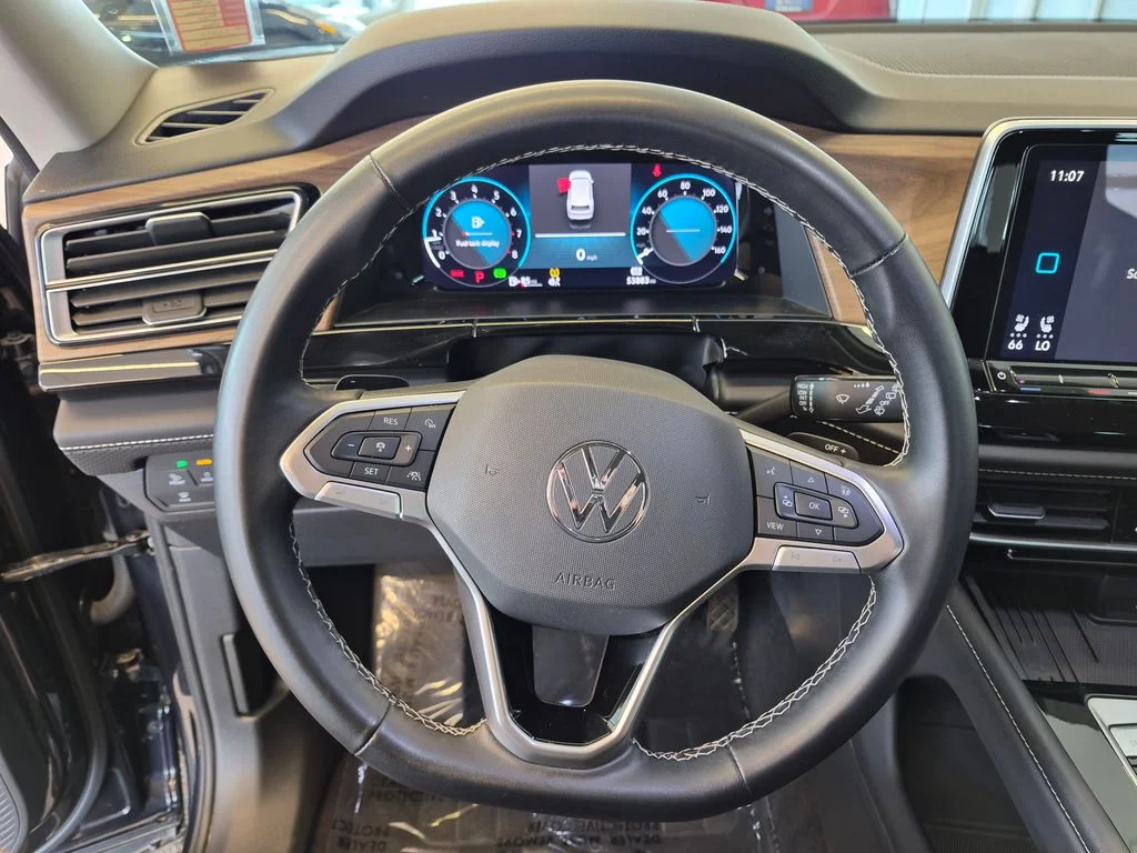 Used 2025 Black Volkswagen 2.0T SE w/Technology image 17