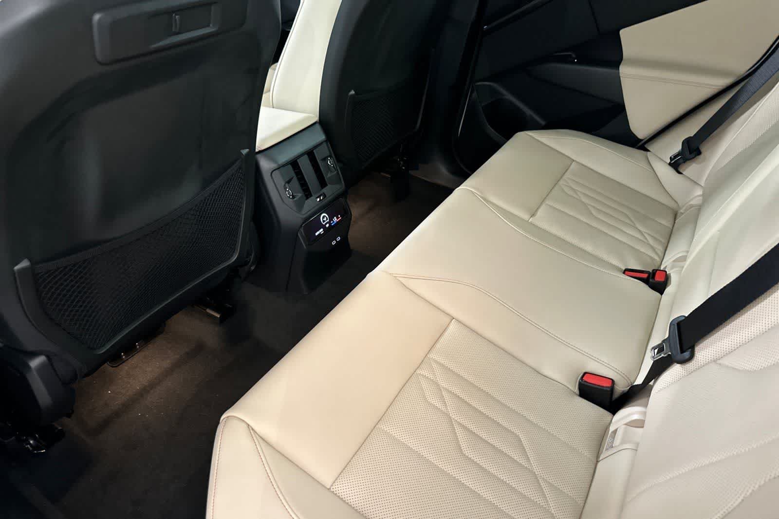 Used 2026 Mineral White Metallic BMW 30 xDrive image 4