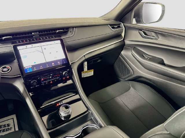 New 2027 High-Gloss Black Paint Jeep Laredo X image 23