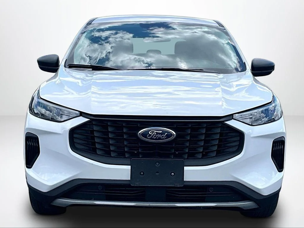 Used 2023 White Ford Base image 3