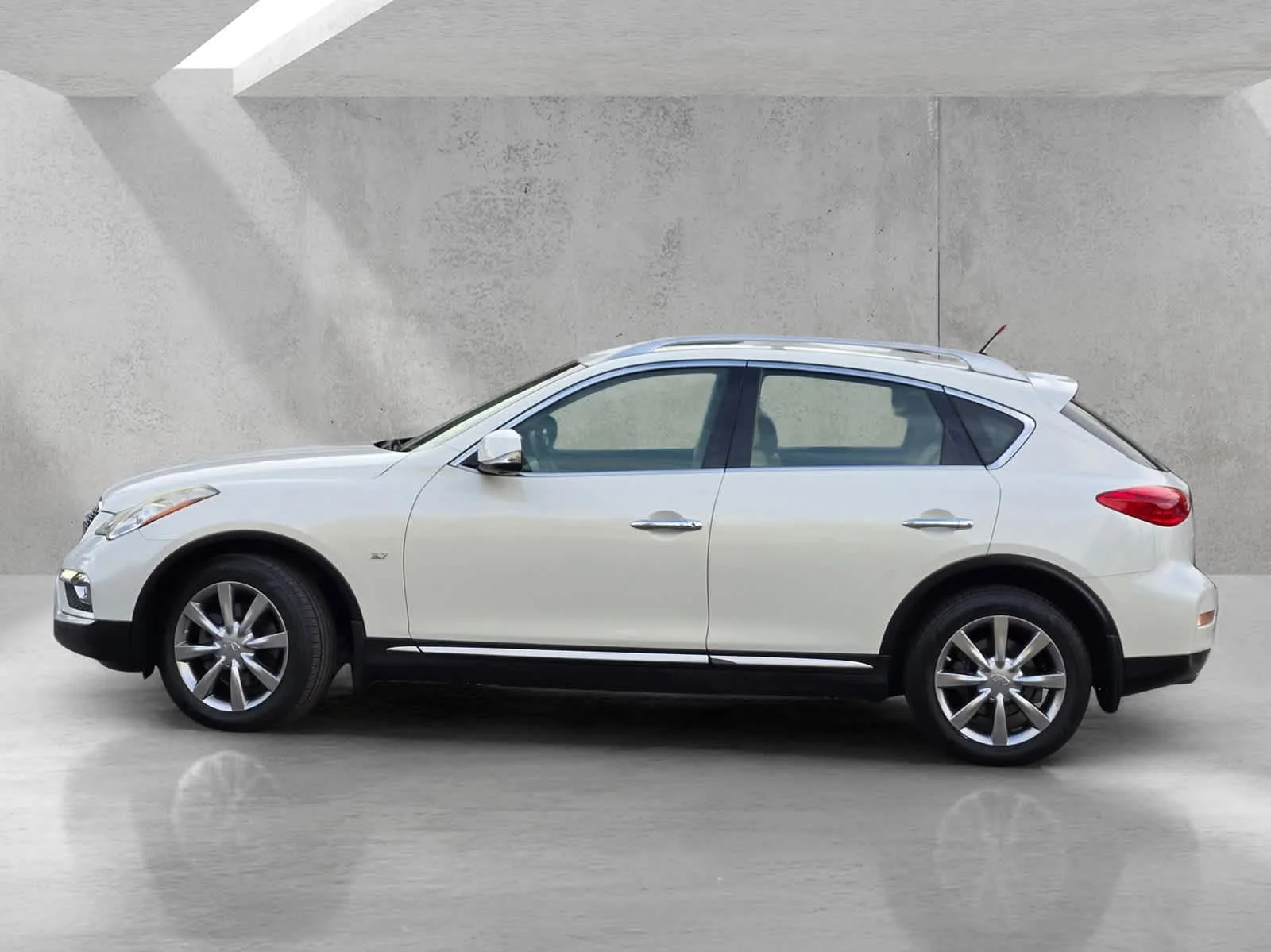 Used 2016  INFINITI  image 7
