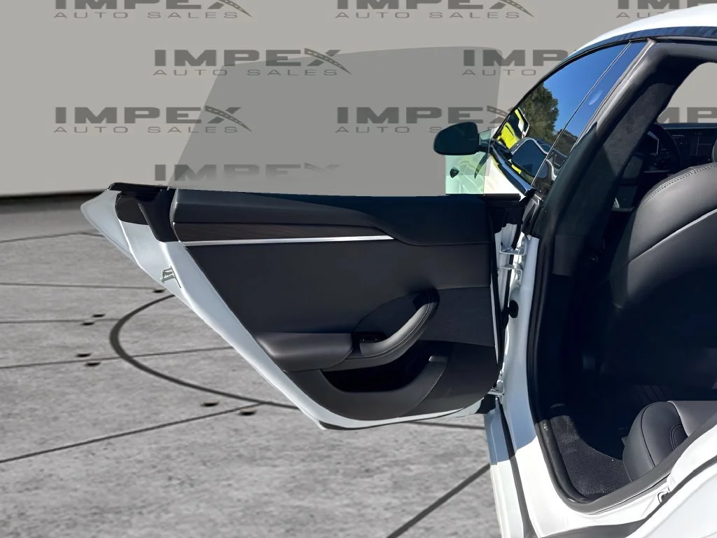 Used 2024  Tesla Long Range image 28