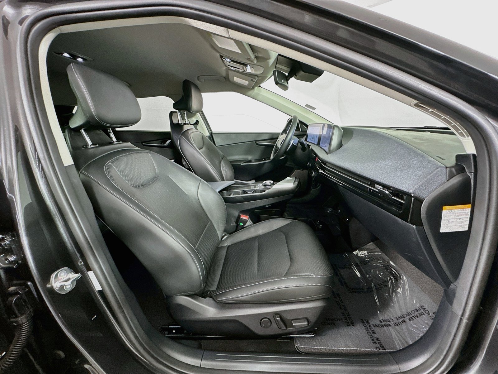 Used 2023 Interstellar Gray Kia Wind image 29