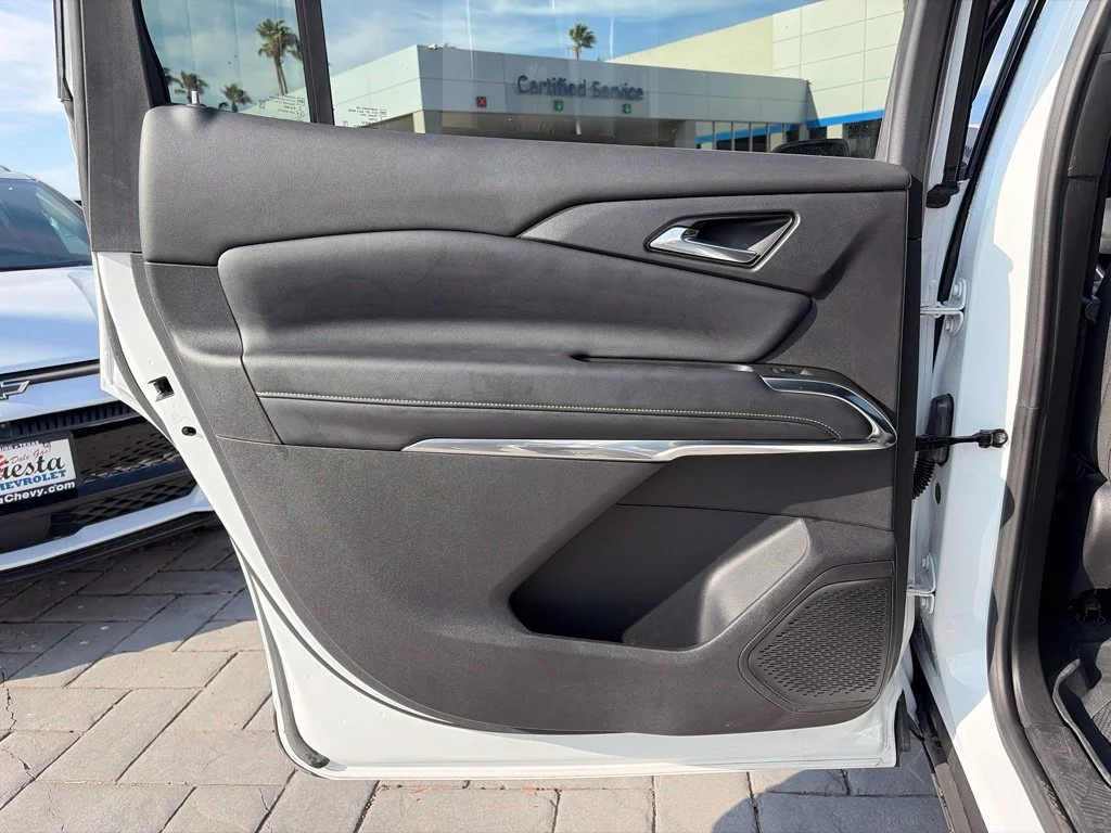 Used 2025 White Chevrolet LT image 19