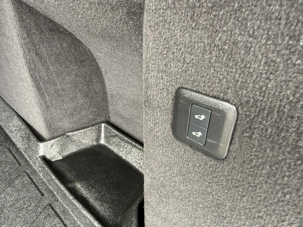Used 2020 Black Land Rover HSE image 20