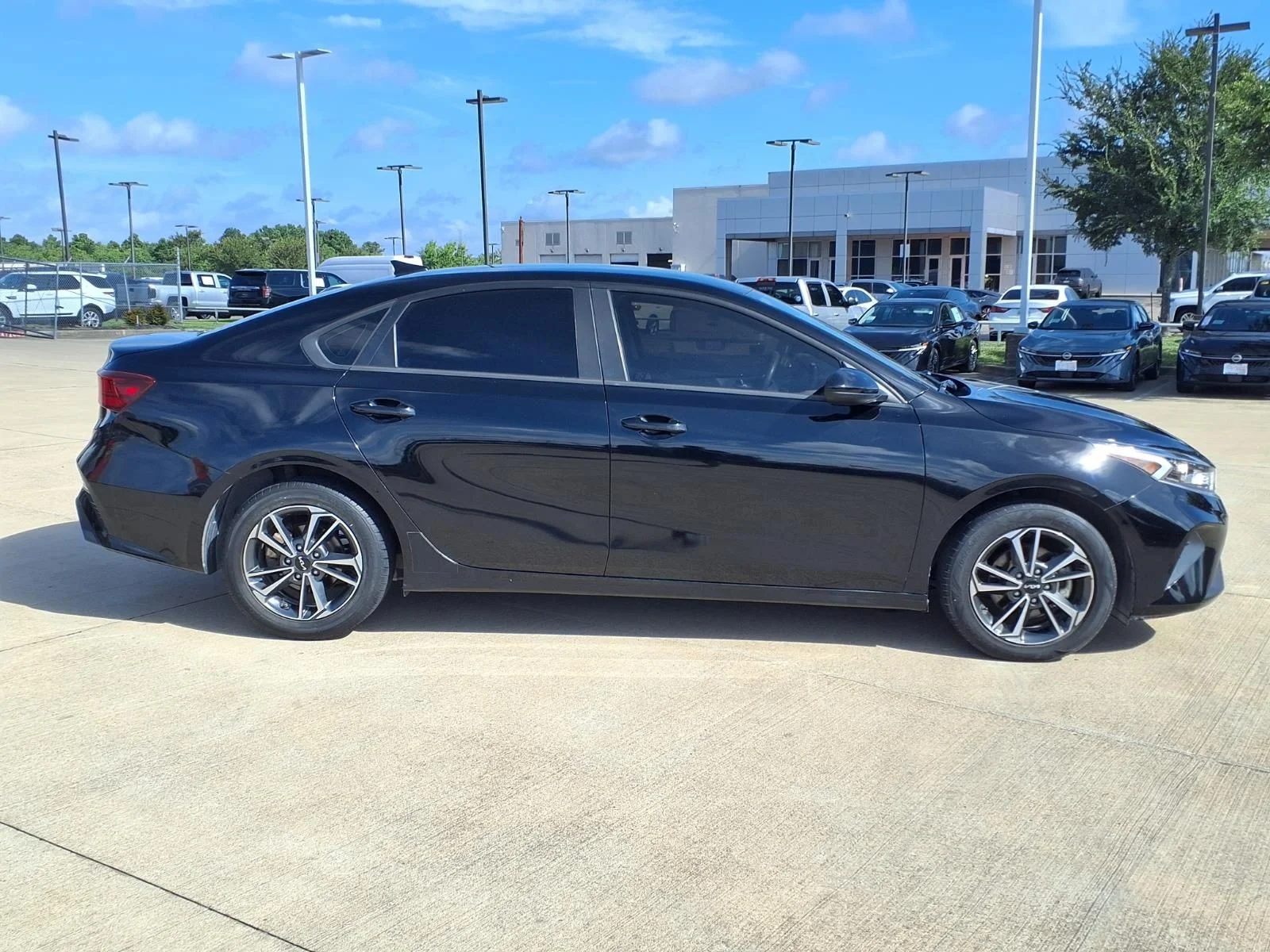 Used 2023 Black Kia LXS image 8
