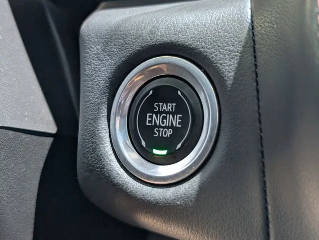 Used 2021 Pearl Chevrolet RST image 22