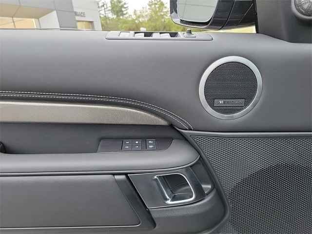 New 2024 Santorini Black Land Rover Metropolitan Edition image 12