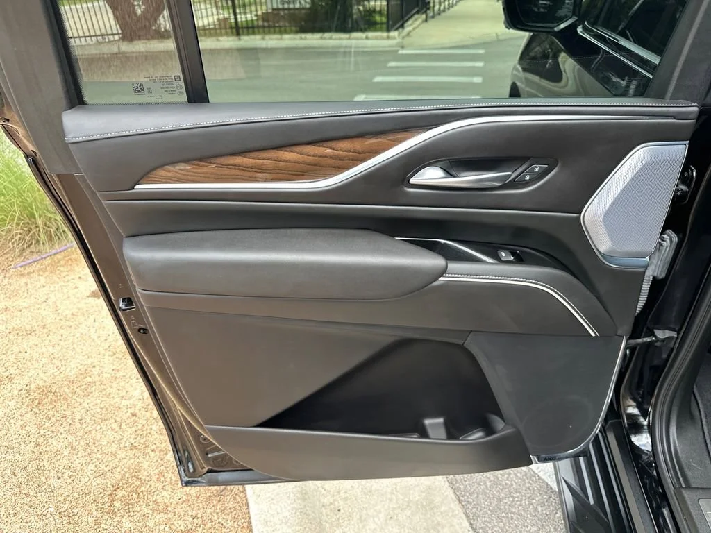 Used 2023 Black Raven Cadillac Sport Platinum image 31