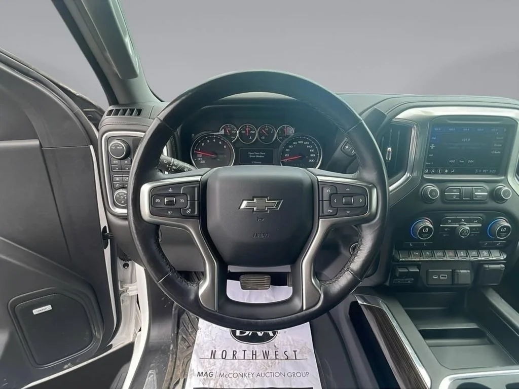 Used 2021 Iridescent Pearl Tricoat Chevrolet LT Trail Boss image 18