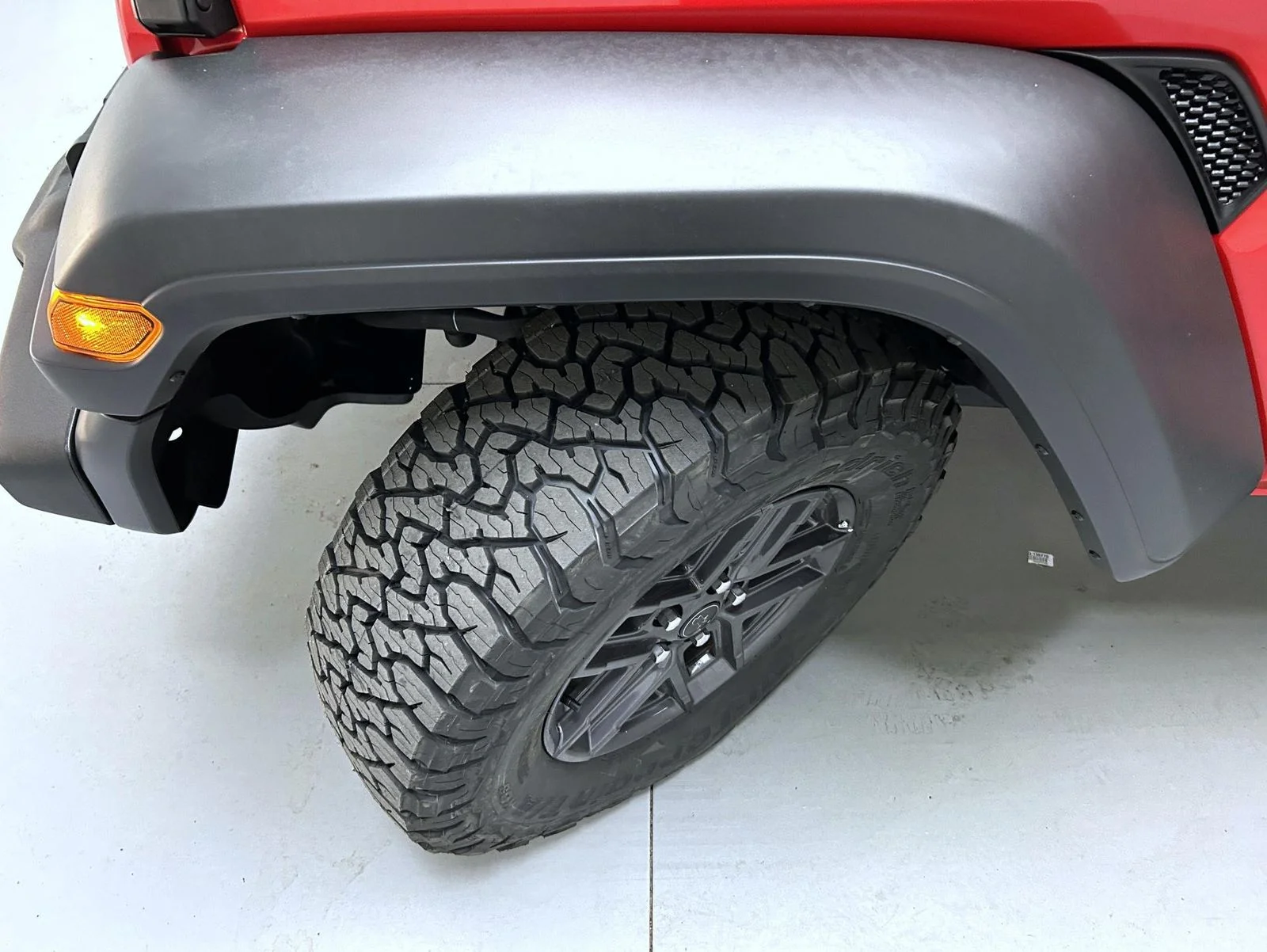 Used 2025 Red Jeep Sport S image 23