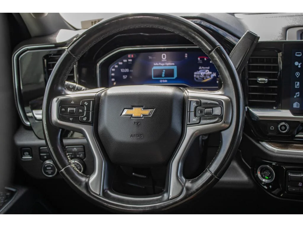 Used 2025 SUMMIT WHITE Chevrolet LT image 30